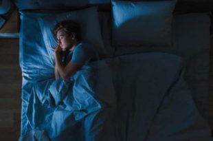 Dormir mal pode levar a um quadro de demência? Veja o que a ciência diz
