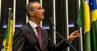 “É um desrespeito”, diz Leo de Brito sobre reajuste salarial de 5% anunciado por Bolsonaro