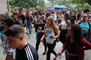 Influenciadores bolsonaristas entram na disputa por eleitor jovem