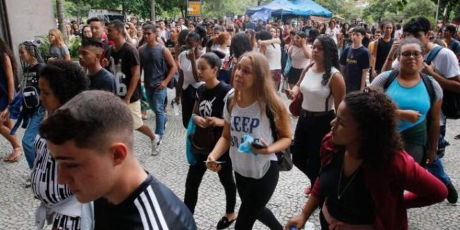 Influenciadores bolsonaristas entram na disputa por eleitor jovem