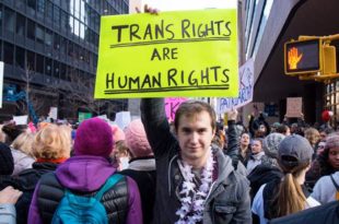 Lei do Alabama criminaliza assistência médica a transgêneros