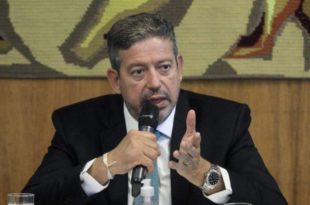 Lira recorre a STF para Câmara decidir sobre cassação em casos como o de Silveira