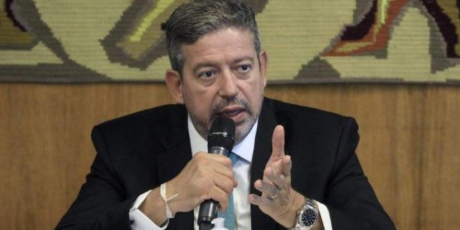 Lira recorre a STF para Câmara decidir sobre cassação em casos como o de Silveira