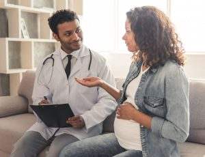 Projeto determina que programas para gestantes adolescentes respeitem liberdade de planejamento familiar