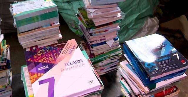 Projeto regulamenta o descarte por escolas dos livros didáticos usados