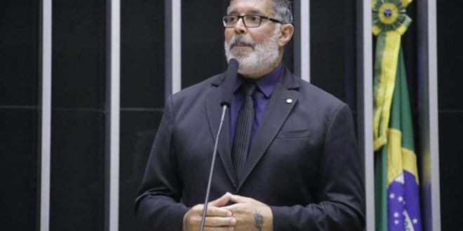Proposta cria auxílio combustível de R$ 250 para valer depois da eleição deste ano