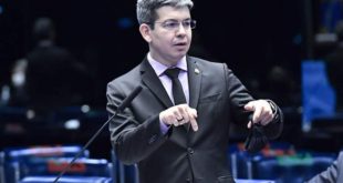 Randolfe Rodrigues espera ter 29 assinaturas para CPI do MEC até quarta