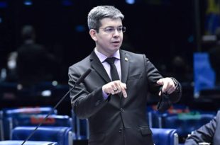 Randolfe Rodrigues espera ter 29 assinaturas para CPI do MEC até quarta