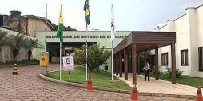 Secretaria de Educação adere ata de registro de preços de prestação de serviços técnicos, administrativo e de apoio para usar como cabide de emprego