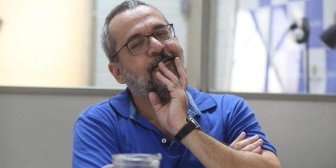 Weintraub culpa 'centrão-militares' por compra de Viagra nas Forças Armadas