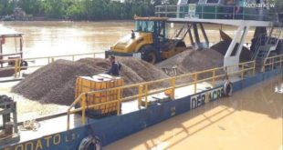 Deracre continua trabalho da empresa Atlas e embarca material para conserto das pistas de Thaumaturgo e Porto Walter