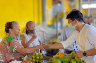 Jenilson toma café da manhã no Mercado Elias Mansour e ouve demandas de comerciantes e consumidores