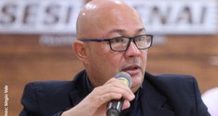 José Adriano celebra resultados recordes e garante implantação do ensino médio no Sesi