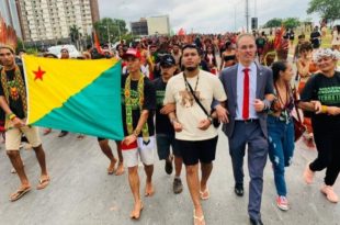 Leo de Brito participa de ato em defesa dos povos indígenas em Brasília