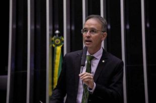 Leo de Brito contesta PGR e afirma que há indícios para investigar Bolsonaro no escândalo da propina dos pastores