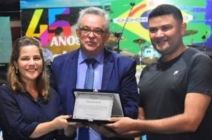Associação Comercial e Empresarial de Plácido de Castro homenageia Mara Rocha por projeto de lei que inclui o município na Área de Livre Comércio