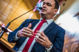 Daniel Zen apresenta requerimento para convocar o Secretário de Educação à ALEAC