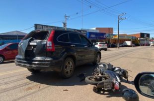 Acidente entre moto e carro deixa trânsito lento na Nações Unidas, em Rio Branco