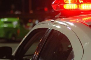 Criminosos roubam motocicleta para tentar executar rivais na Baixada da Sobra