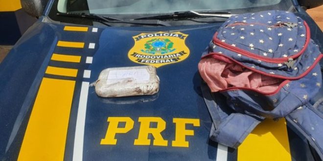 Maio Amarelo: Durante operação educativa, PRF no Acre apreende um quilo de maconha