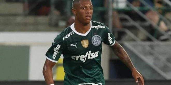 Danilo ganha carinho no Palmeiras após convocação e revela: 'Estava dormindo'