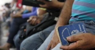 Deputados aprovam emprego sem carteira assinada, vínculo empregatício e sem direitos trabalhistas