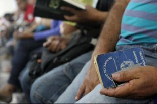 Deputados aprovam emprego sem carteira assinada, vínculo empregatício e sem direitos trabalhistas