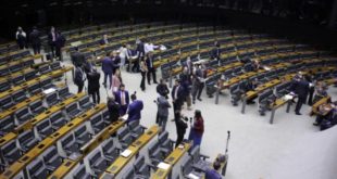 Câmara pode votar na terça-feira MP que permite renegociação de dívidas do Fies