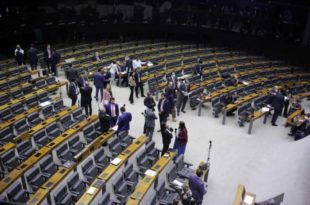 Câmara pode votar na terça-feira MP que permite renegociação de dívidas do Fies