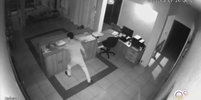 Vídeo mostra momento em que homem atropelado por padre furtou paróquia
