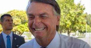 Bolsonaro aumenta o próprio salário, enquanto renda dos brasileiros só diminui