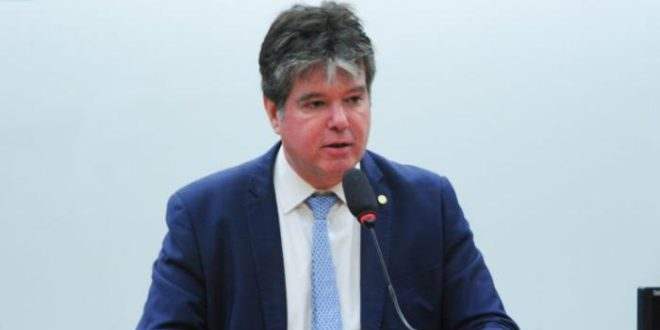 Deputados reclamam da ausência do governo em audiência pública sobre o INSS
