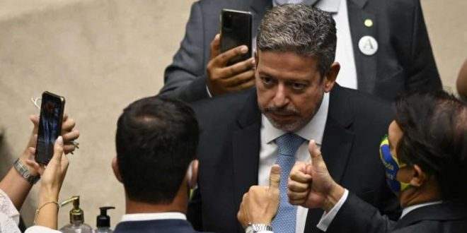 Enxugando gelo: Lira cobra 'saída conjunta' para alta nas contas de luz e nos combustíveis
