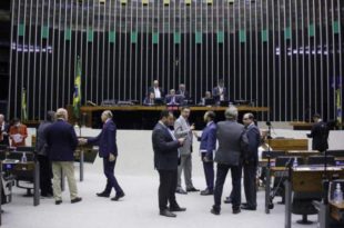 Câmara pode votar nesta quarta-feira projeto que limita alíquota de tributo sobre energia e combustível
