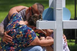 Marido de professora assassinada em massacre no Texas morre de ataque cardíaco