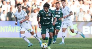 Palmeiras supera pênalti perdido por Veiga e ganha 6º jogo seguido do Santos