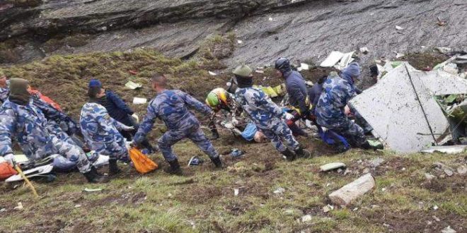 Recuperados 21 corpos das 22 pessoas a bordo de avião que caiu no Nepal