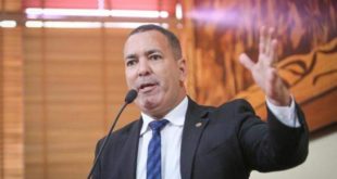 "Elegemos um governador e não um dançarino para dançar em cima da miséria do povo", diz Neném Almeida