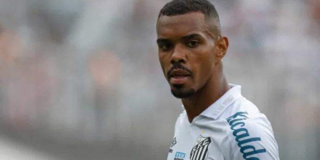 Destaque do time do Santos, Lucas Pires renova contrato por mais quatro anos