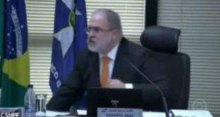 Aras parte para cima de colega em sessão do Conselho do Ministério Público
