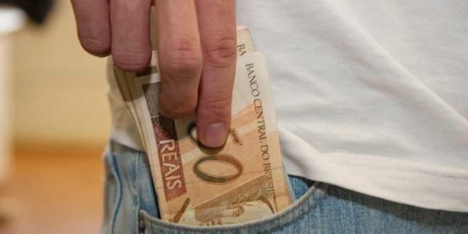 Brasileiros já pagaram mais de R$ 1 trilhão em impostos neste ano, diz ACSP