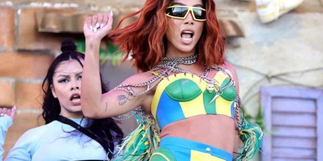 De Anitta a Daniela Mercury, artistas anti-Bolsonaro vestem a bandeira do Brasil