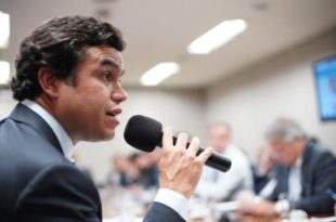 Em reunião do PSDB, deputado diz haver pressão para apoio a Bolsonaro