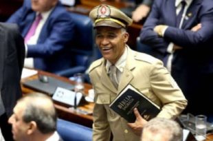 Lira pauta PL que proíbe uso da palavra "Bíblia" fora de contexto sagrado