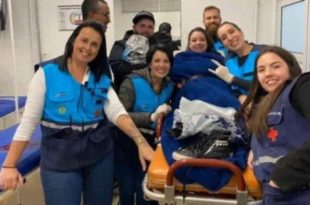 Mulher dá à luz durante show do Metallica em Curitiba