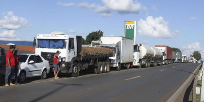 Nova alta do diesel pode deixar cidades sem ônibus, dizem empresas