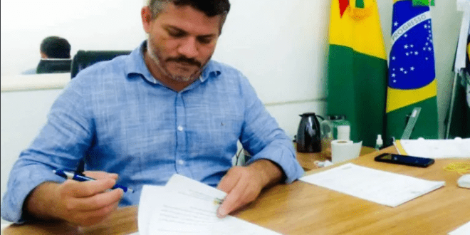 Prefeito de Epitaciolândia conta tudo sobre a retirada das máquinas do município e lamenta retaliação política que prejudica a população