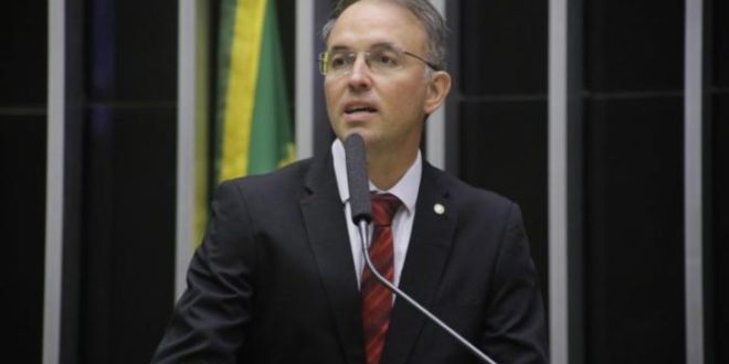 Projeto eleva punição para extração de matéria-prima em área indígena