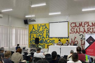 Professores da UFAC aderem indicativo de greve para 23 de maio