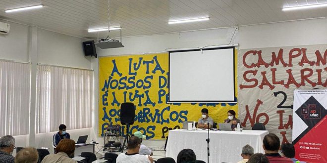 Professores da UFAC aderem indicativo de greve para 23 de maio